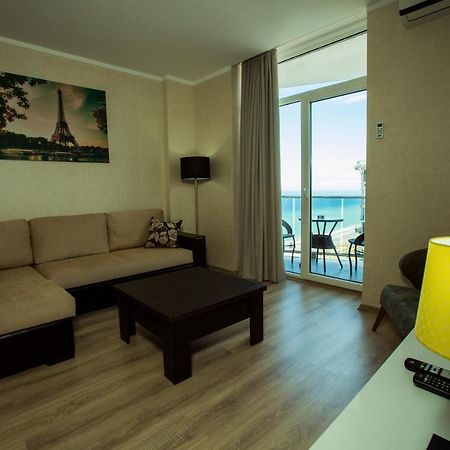 Holiday Lux Sea Towers Batumi Exteriör bild