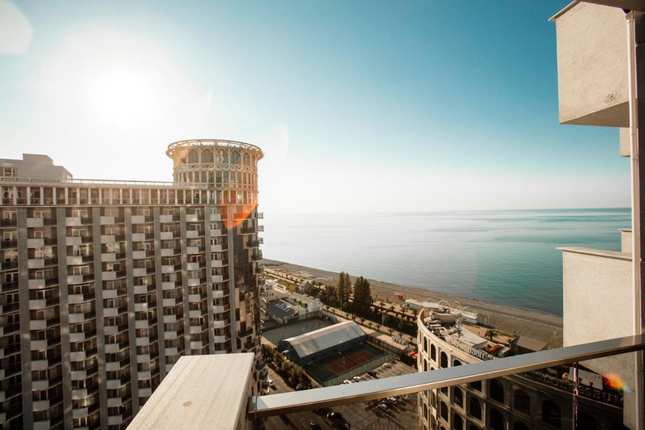 Holiday Lux Sea Towers Batumi Exteriör bild