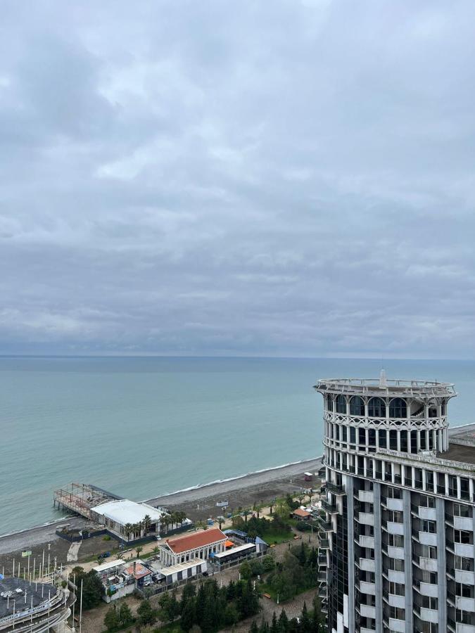 Holiday Lux Sea Towers Batumi Exteriör bild
