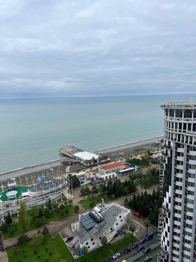 Holiday Lux Sea Towers Batumi Exteriör bild