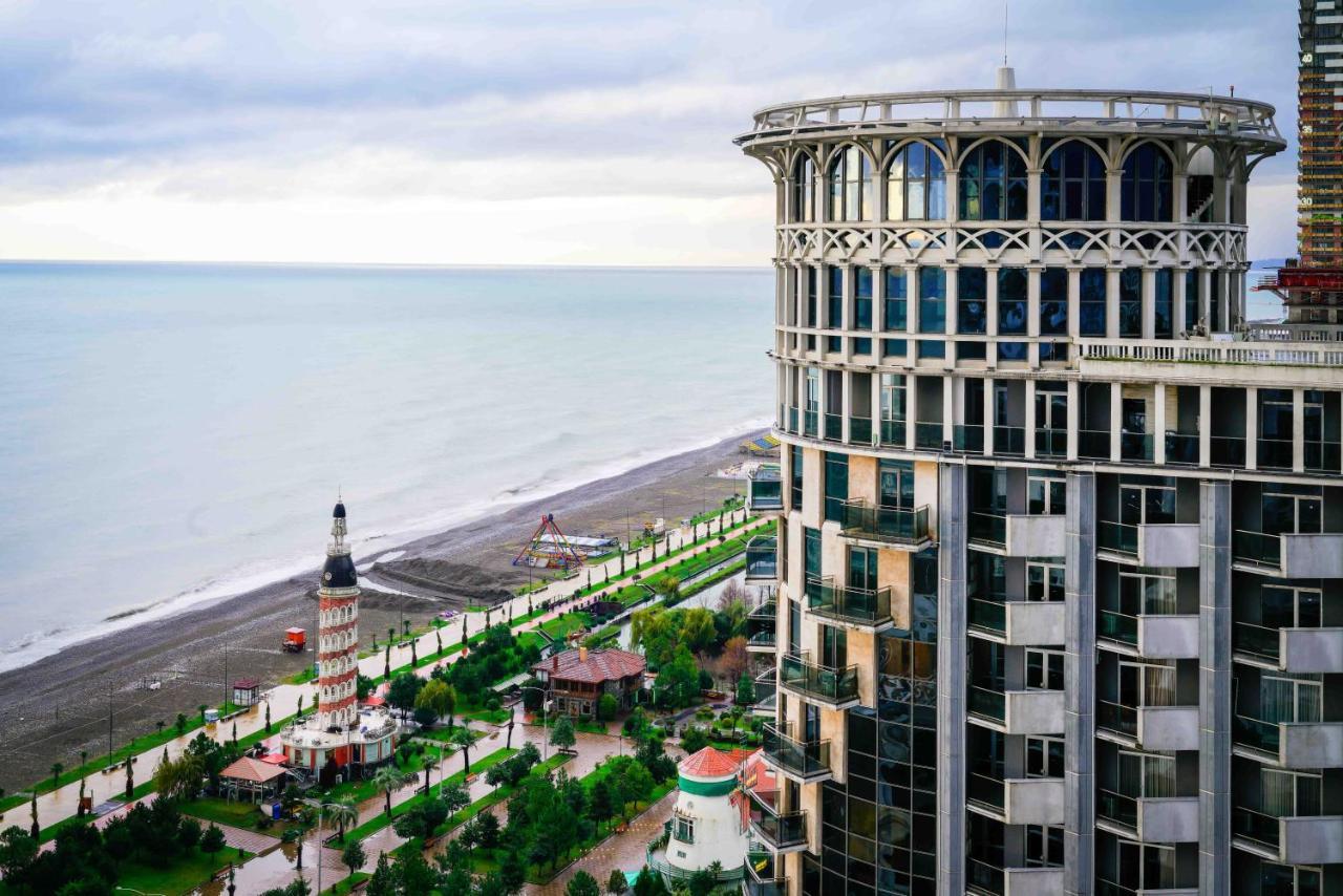 Holiday Lux Sea Towers Batumi Exteriör bild